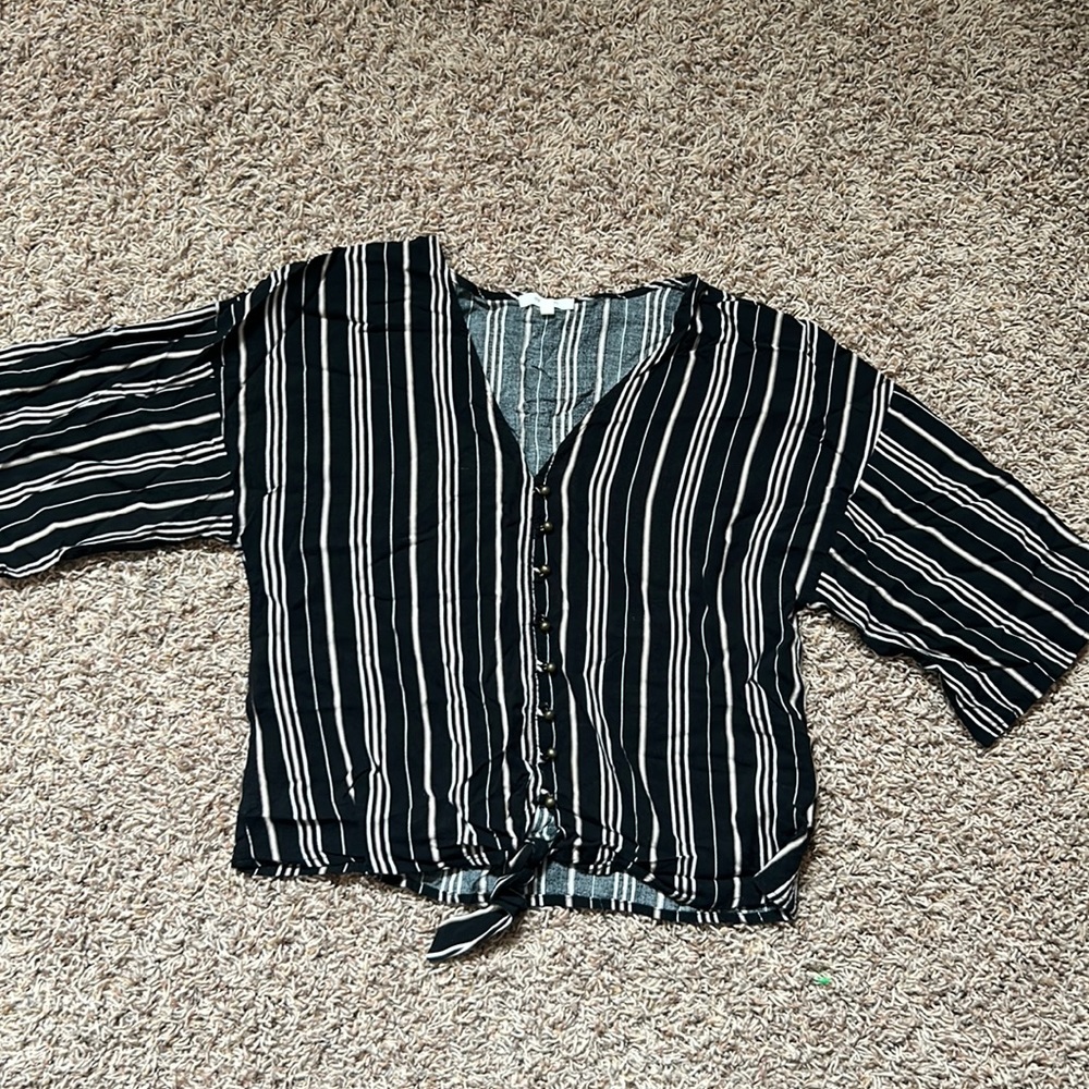 Maurices Black and Tan Striped Faux Button Front Tie Size Medium